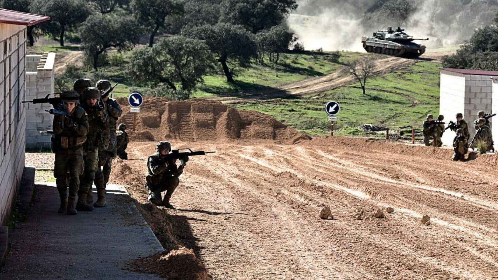 Un ejercicio de la Brigada Guzmán el Bueno X en su base de Cerro Muriano, en Córdoba.