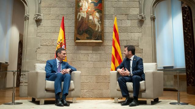 El presidente del Gobierno, Pedro Sánchez, y el presidente catalán, Pere Aragonès, han empezado este jueves a las 12.35 horas su reunión en el Palau de la Generalitat.