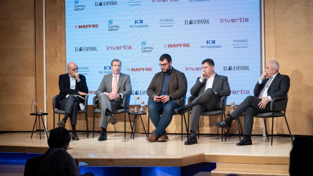 José Luis Martínez Campuzano, portavoz de la Asociación Española de Banca (AEB), Jesús Morales Castro, director de Desarrollo de Negocio y Tecnología en Servicios Financieros de Minsait; Álvaro Fernández Arrieta, managing director de Capital Group, y Alberto Aza,  portavoz de CECA.