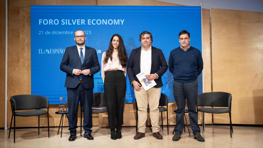 Javier Miranda, responsable de Talento y Formación para el Empleo de DigitalES, David Navarro, subdirector de Empleo, Formación y Emprendimiento de Cámara de España y José de Juan Saboya, presidente de la Asociación Española de la Silver Economy (AEDESE)