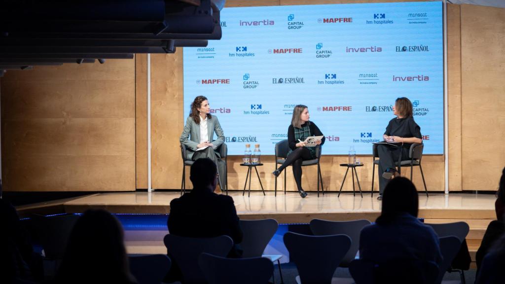 Leticia Fernández Freira, directora de HM CIEC; Mercedes Rivera, redactora de EL ESPAÑOL-Invertia, y María José Abraham, directora general de la Fundación Edad&Vida.