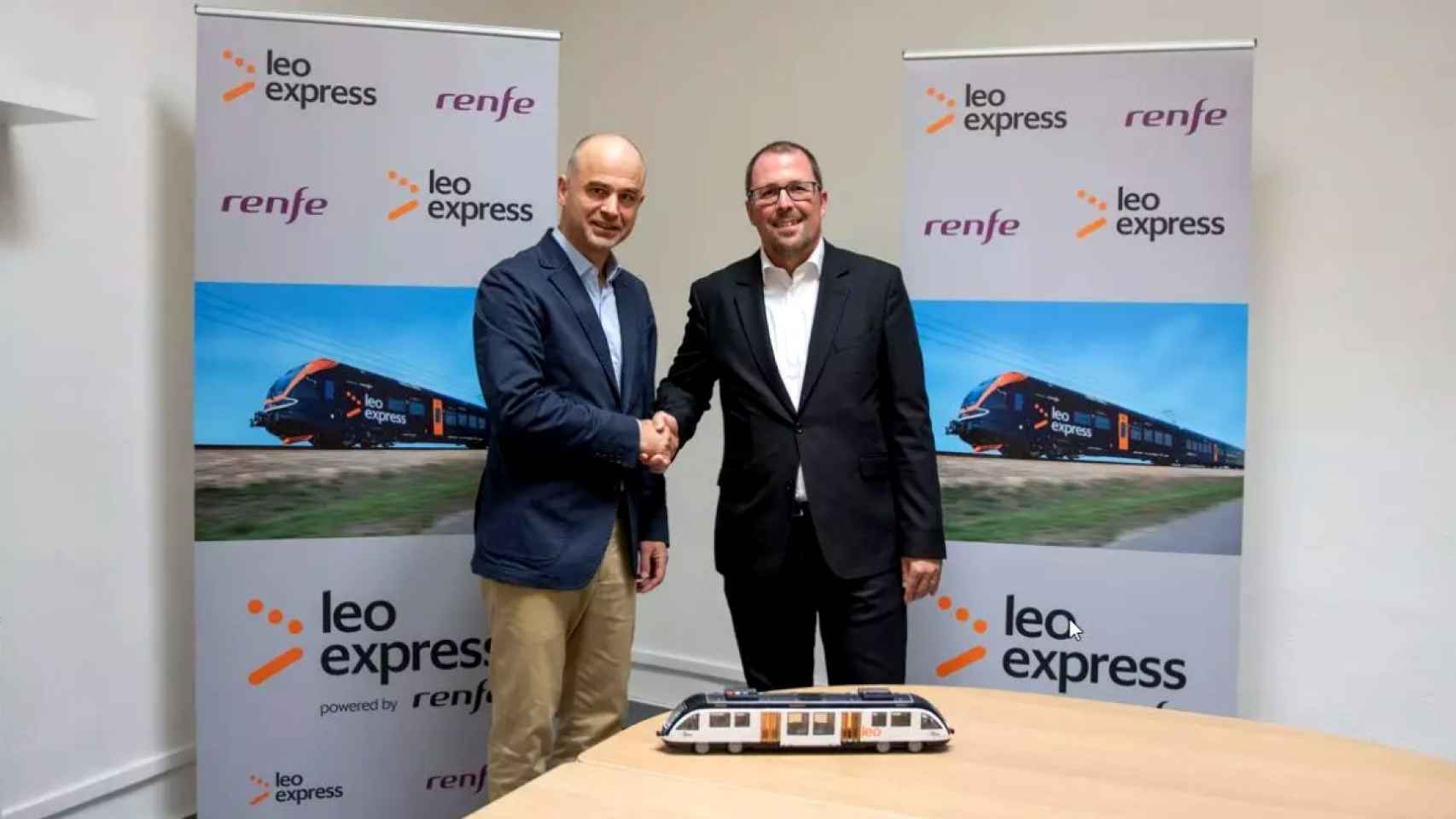 Peter Köhler, presidente de Leo Express (izq) y Raül Blanco, presidente de Renfe (der.).