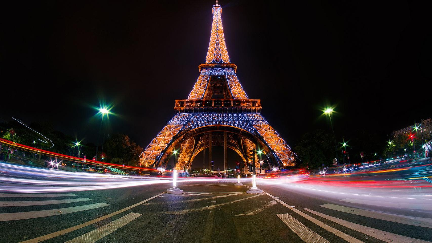 Imagen de la Torre Eiffel de noche