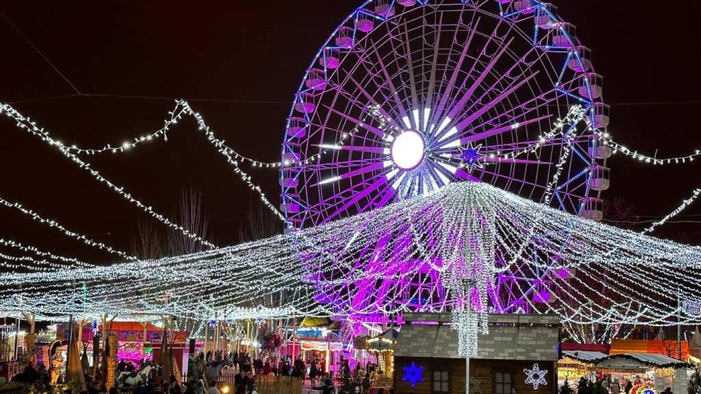 Conoce cuál es la nueva feria de Navidad  Madrid con la noria más alta de la comunidad: 50 metros de altura.