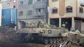Soldados israelíes en el barrio de Shejaiya, en Gaza City.