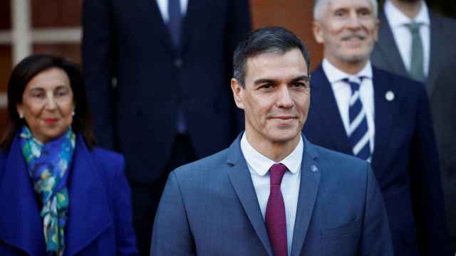 Pedro Sánchez, en la fotografía con su nuevo Gobierno en la Moncloa.
