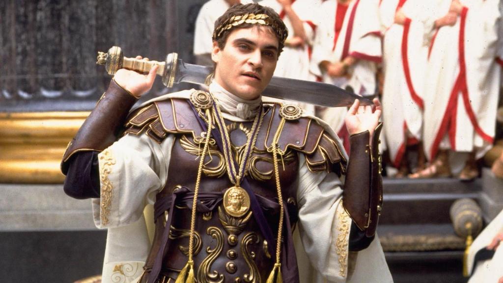 Joaquín Phoenix interpretando a Cómodo en 'Gladiator'