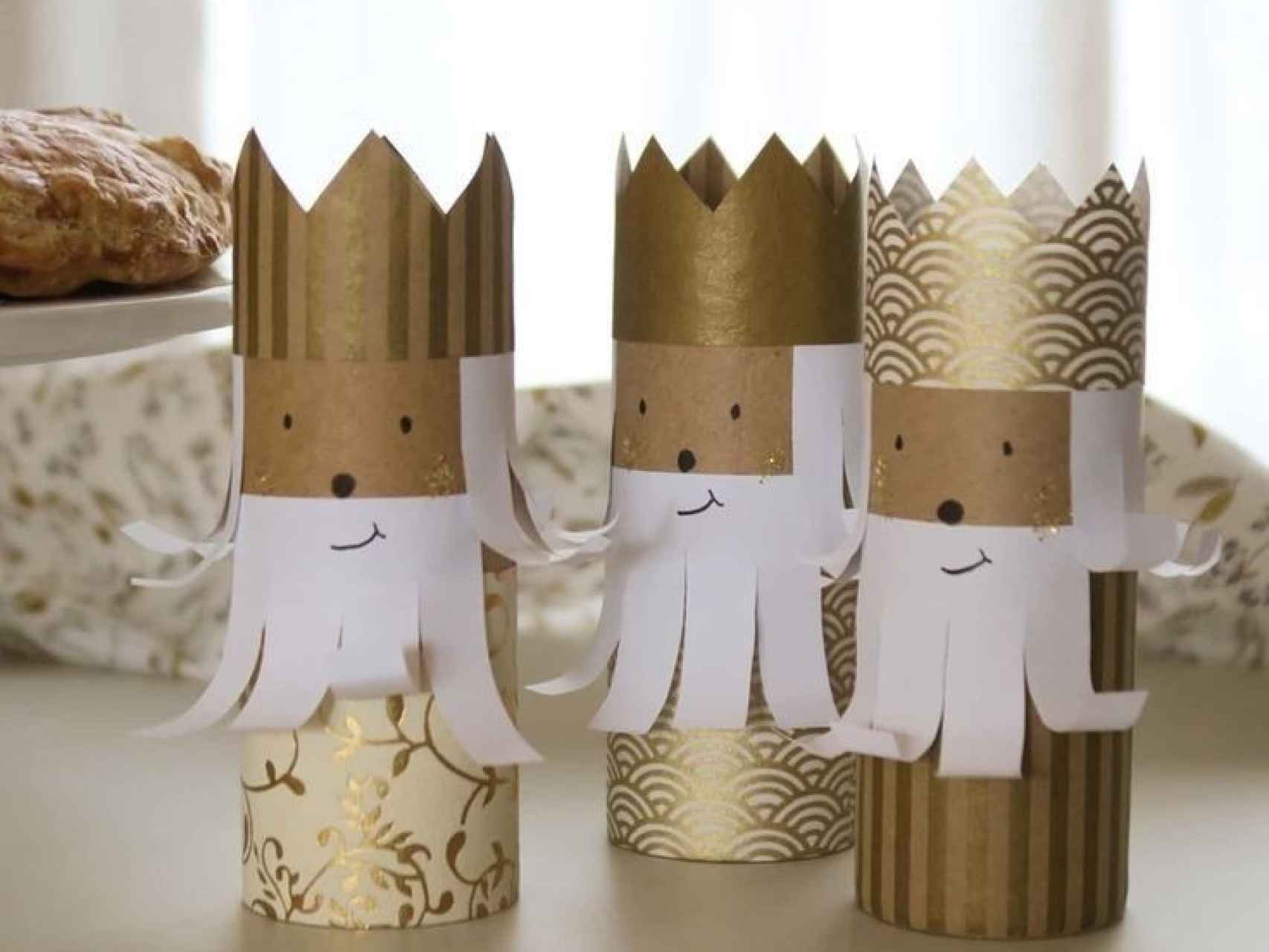 Reyes Magos con tubos de papel higiénico.