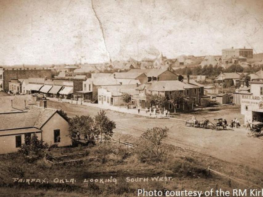 Antigua foto de la ciudad de Fairfax, fundada a principios del siglo XX, al calor del ferrocarril.