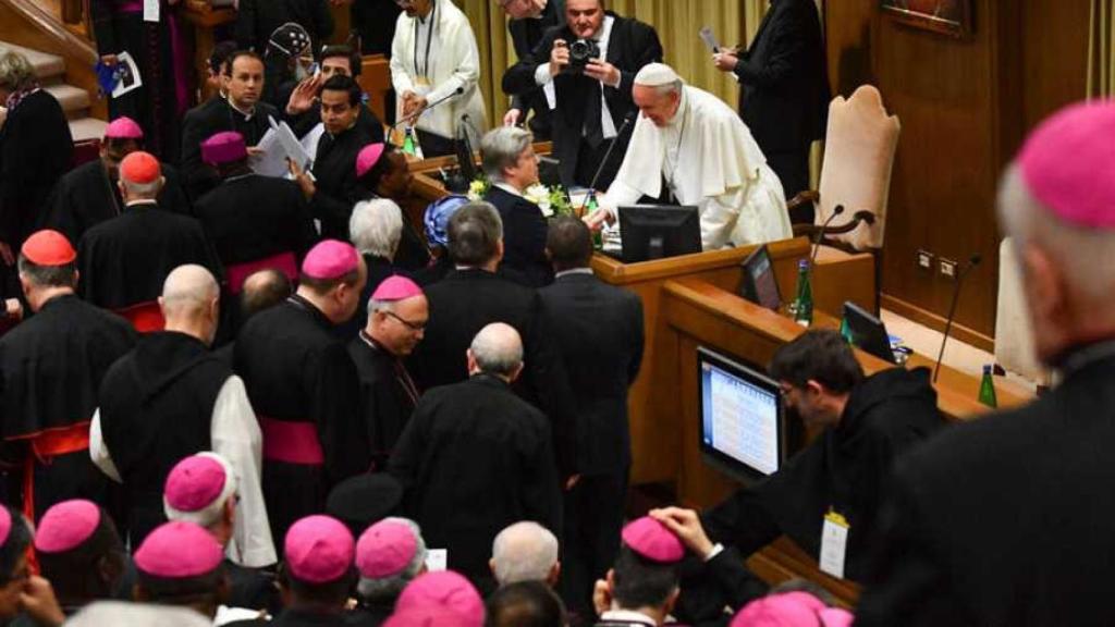 El Papa junto a los obispos en la cumbre por los abusos sexuales de 2019