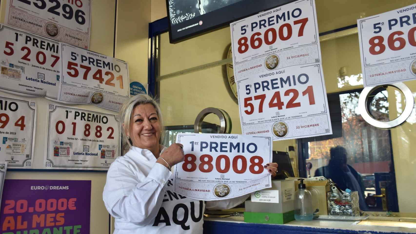 Belén, la lotera que ha vendido el Gordo de Navidad en el Paseo del Hospital Militar en Valladolid