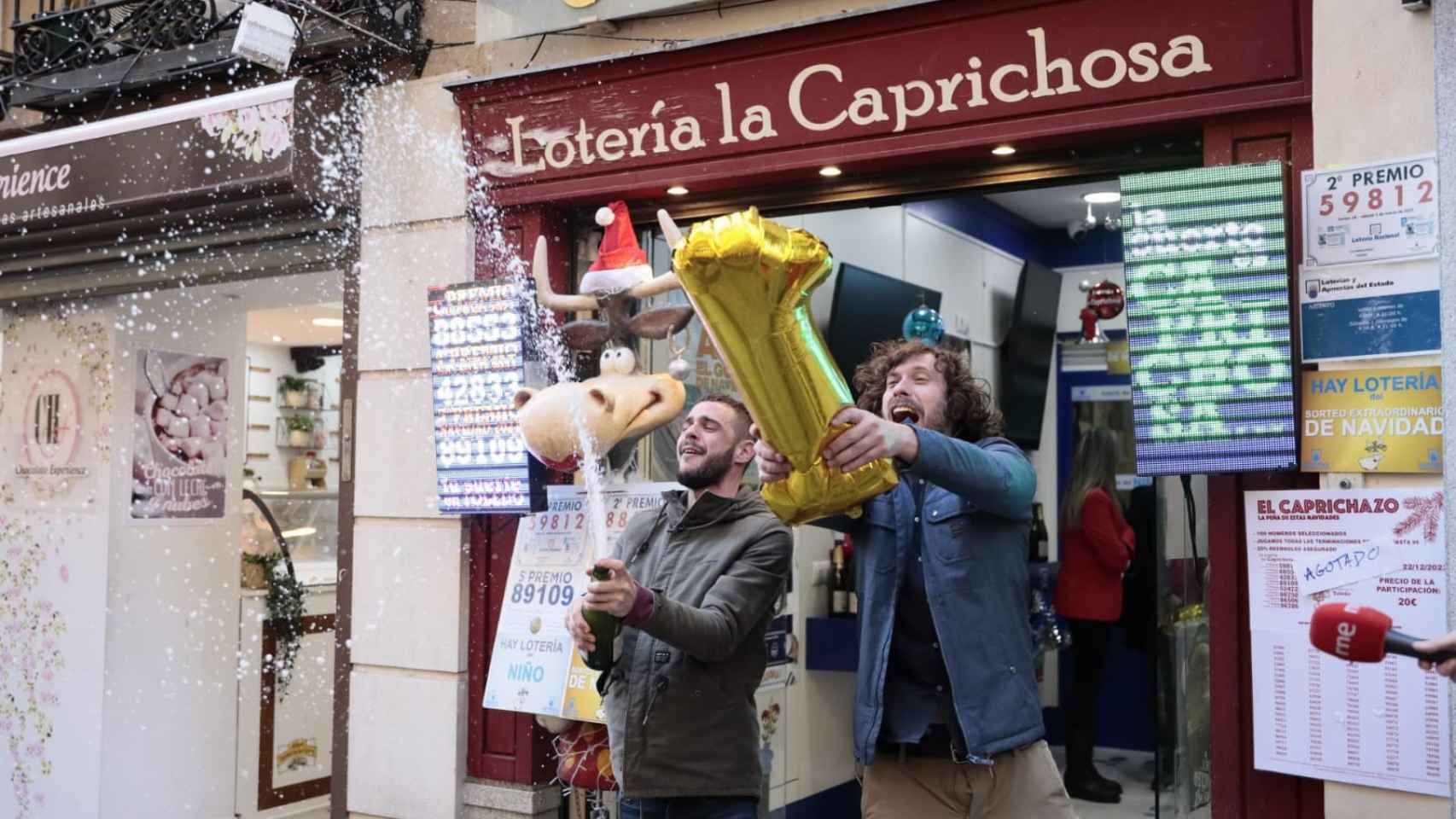 El Gordo de la Lotería de Navidad cae en Toledo por primera vez: las fotos de la celebración