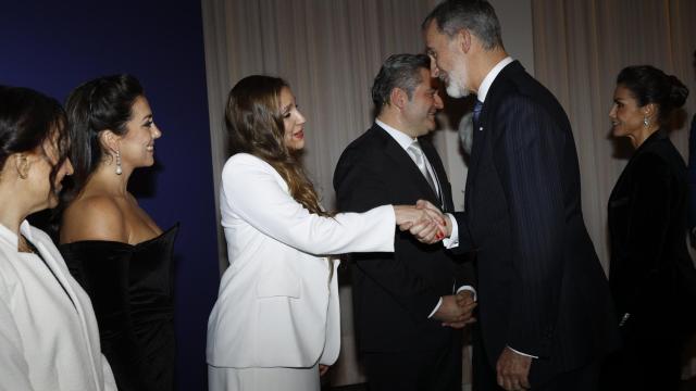 María Toledo saludando a Felipe VI. Foto: Casa Real