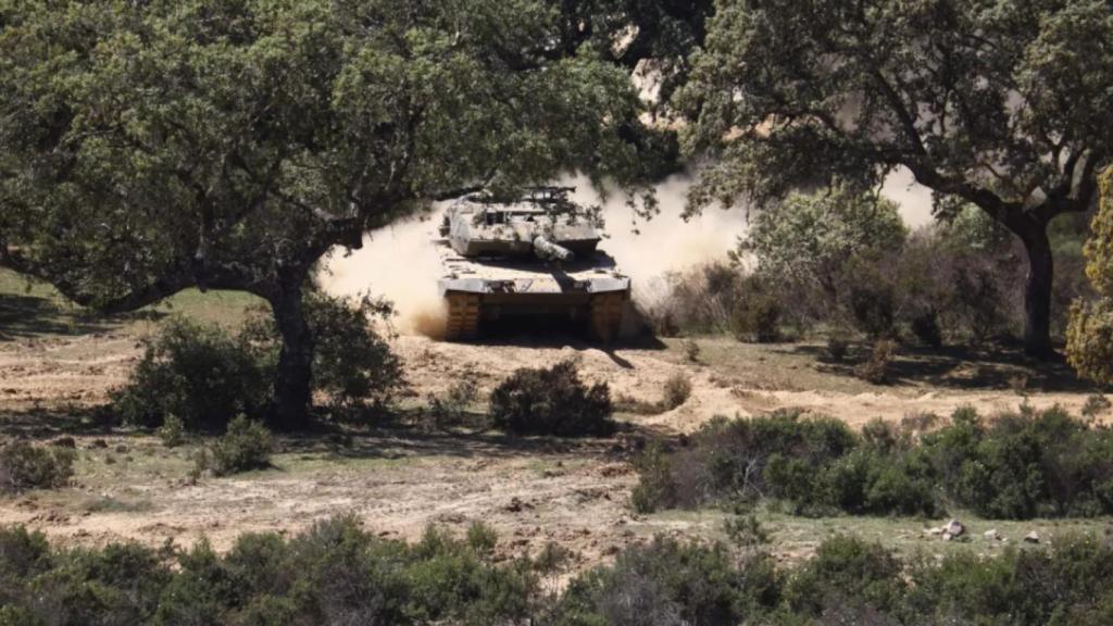 Carro de combate en la zona de Cerro Muriano.