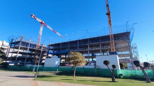 Imagen de las obras de construcción de la residencia de estudiantes junto al Hospital Clínico de Málaga.