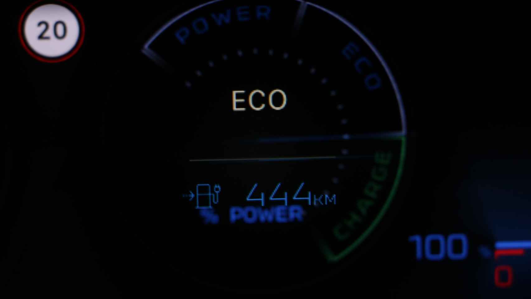 El ordenador de viaje marca 444 kilómetros de autonomía.