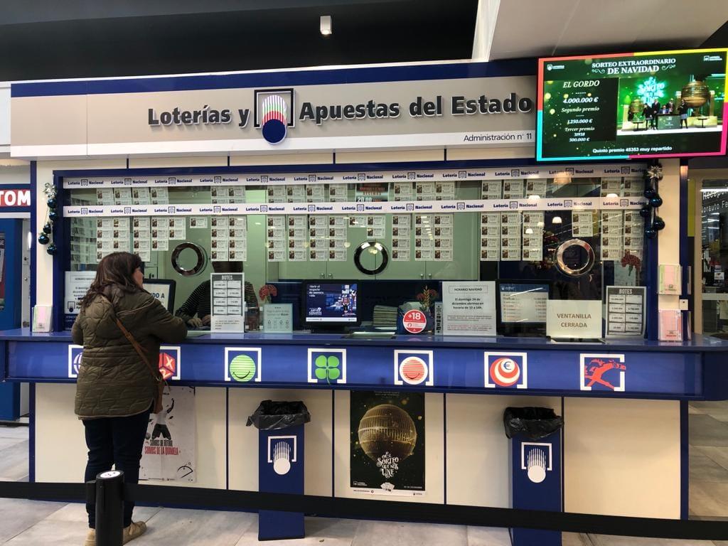 Administración de lotería en el centro comercial de Alcampo, donde se vendieron dos quintos premios