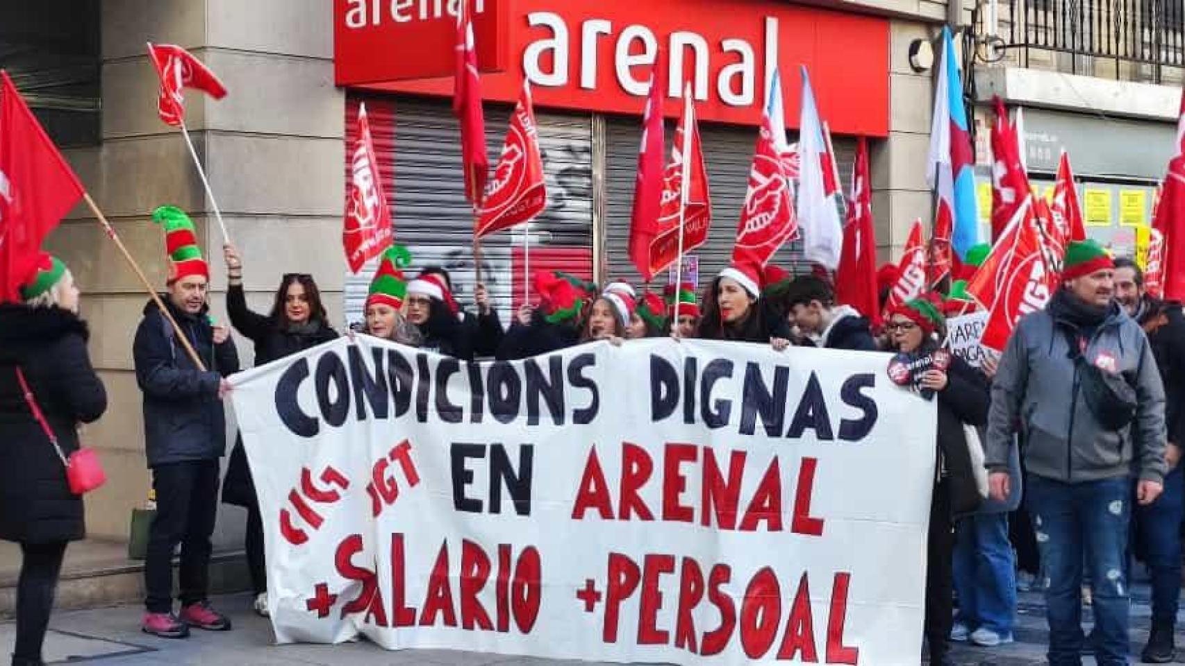 Nueva protesta en A Coruña de los trabajadores de Arenal perfumerías