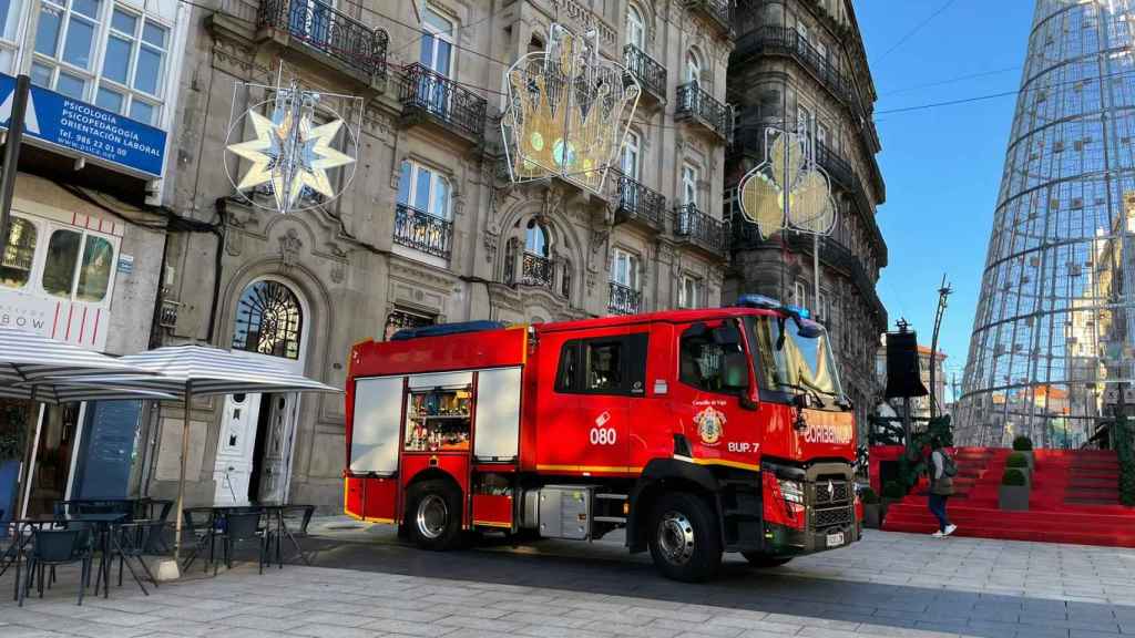El camión de bomberos en la Puerta del Sol esta mañana.