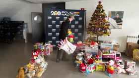 La Policía Nacional entrega alimentos y juguetes en sus dependencias de Valladolid