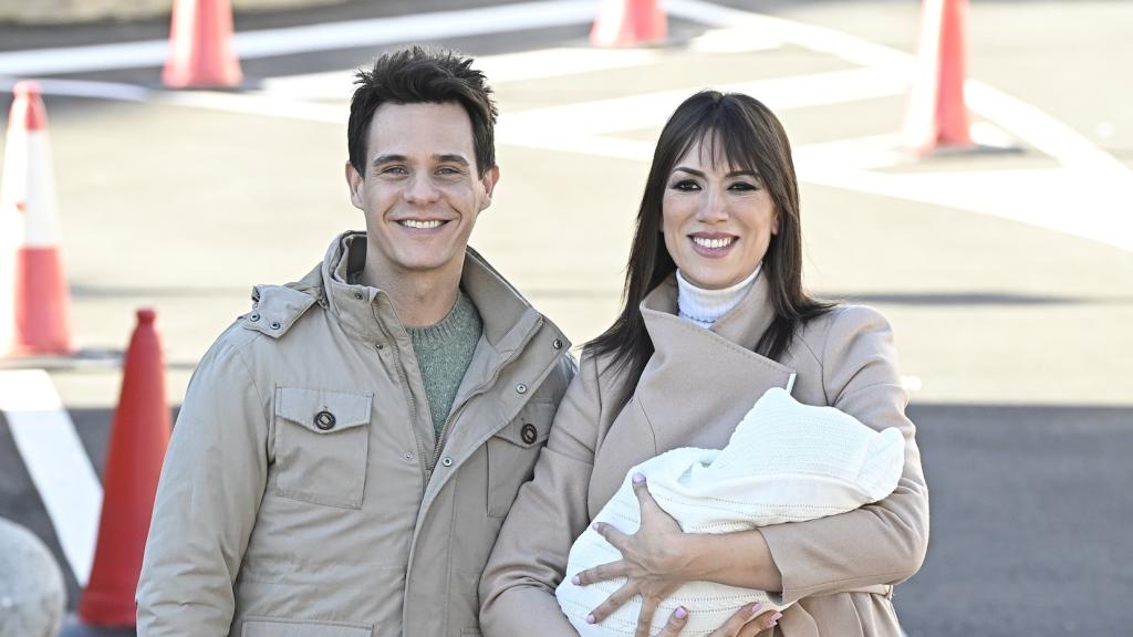 Christian Gálvez y Patricia Pardo a la salida del hospital.