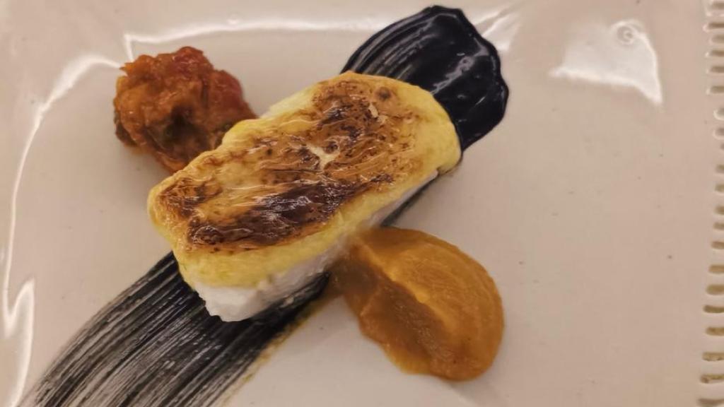 Bacalao al ajo tostado con crujiente de alioli del chef Jorge Susinos. Foto: IGP Ajo Morado.