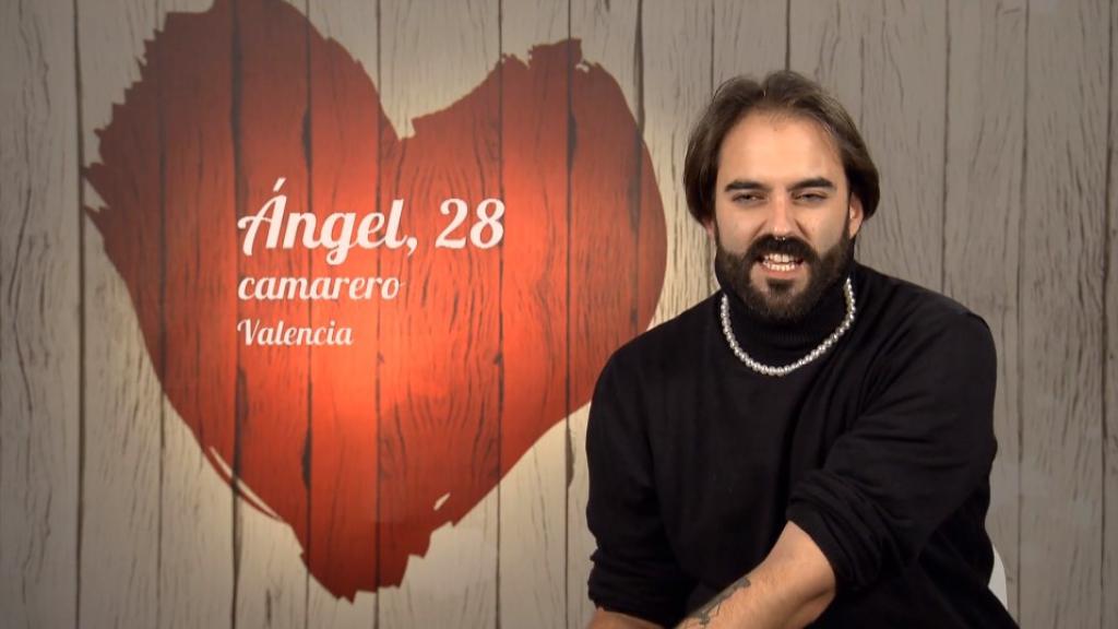 Ángel, de 28 años, durante su presentación en 'First Dates'.