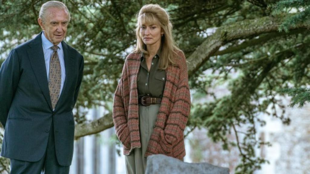 Jonathan Pryce y Natascha McElhone en 'The Crown'