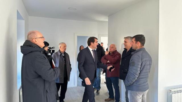 El consejero en su visita a una casa rehabilitada de la provincia de León