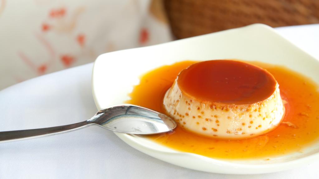 Flan de coco fácil sin horno, receta paso a paso para un postre rápido