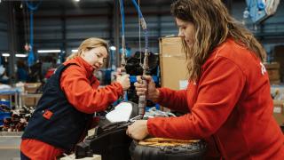 Los trabajadores tendrán derecho a obtener por escrito sus condiciones laborales al iniciar su contrato
