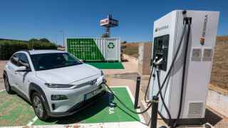 Alicante, oasis eléctrico en un desierto sin coches: 730 cargadores para el 0,5 % de vehículos