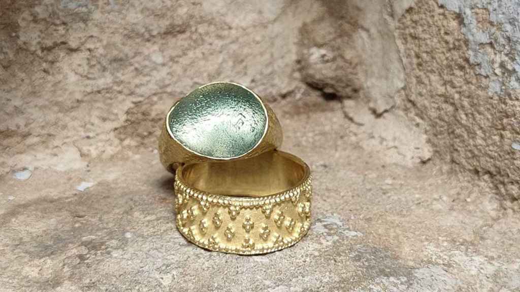 Assumpta Bou anilllos