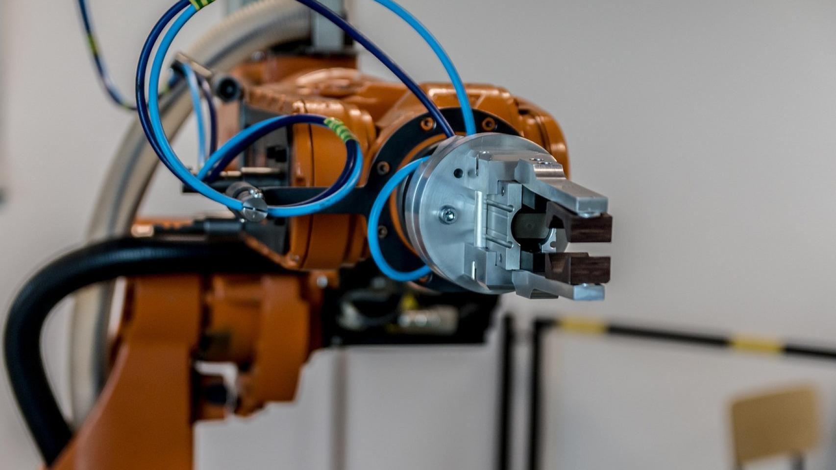 Los robots móviles obligan a reconvertir los perfiles laborales actuales en las plantas hacia puestos más cualificados, de valor añadido y digitales.