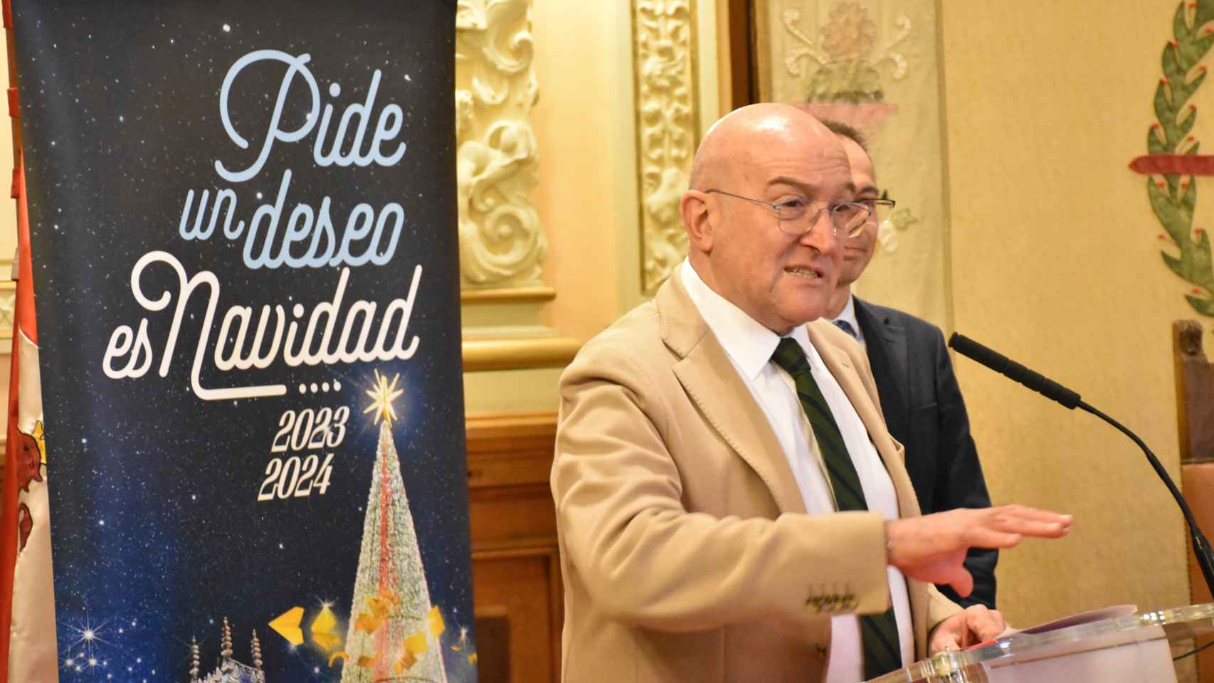 Jesús Julio Carnero interviene en el acto de entrega de los premios del Sorteo del Árbol de los Deseos de Valladolid