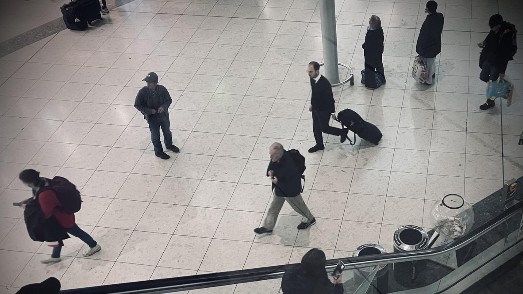 Afluencia de viajeros en el aeropuerto.