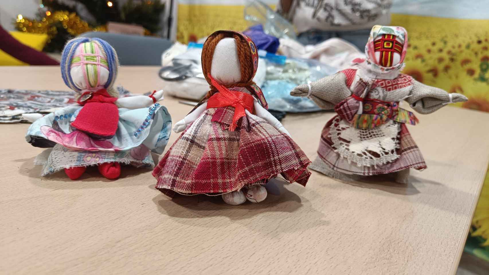 Tres tipos diferentes de muñecas ucranianas.