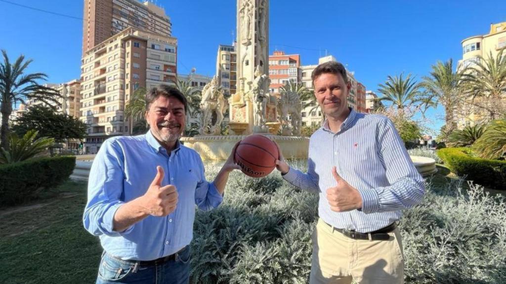 Toni Gallego y el alcalde Luis Barcala.