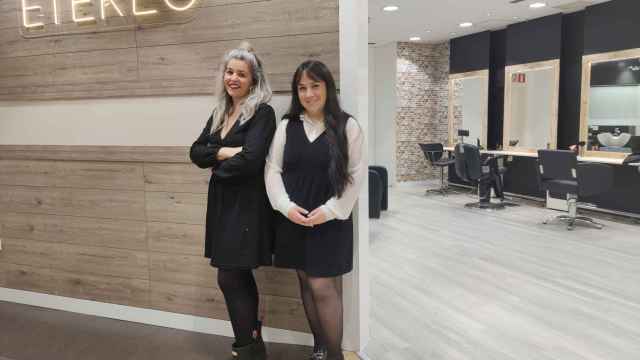 Cristina Díez y Diana Fernández en su nuevo salón de belleza en El Corte Inglés de León