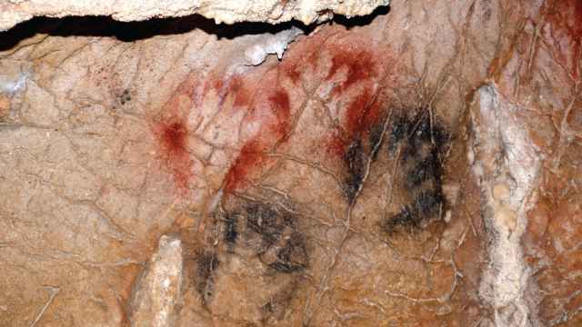 Manos sin uno de los dedos documentadas en la cueva francesa de Gargas.