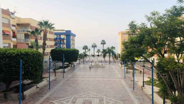 Una de las vistas de la plaza Pepe el Boticario en Rincón de la Victoria.