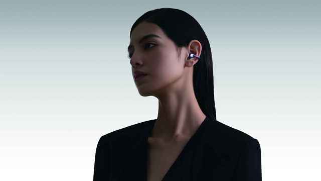 Fusionar la moda y la funcionalidad para dar forma a unos auriculares inalámbricos