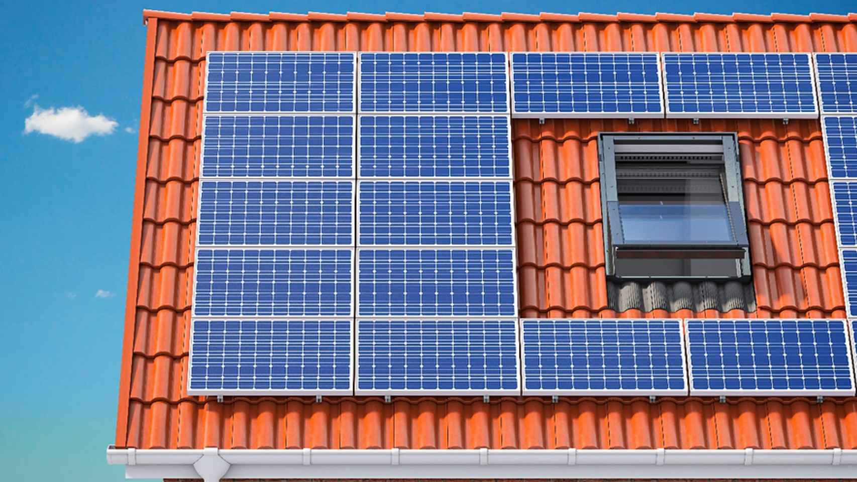 El tejado de una casa con paneles solares.