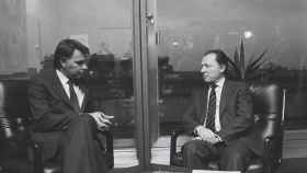 Jacques Delors, durante una reunión con Felipe González en Bruselas en diciembre de 1985.