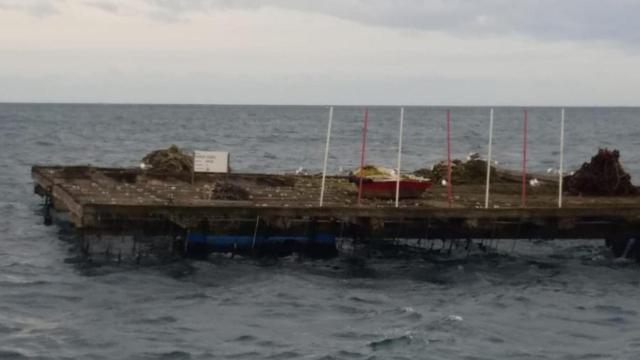 Alerta en aguas de A Coruña por una batea a la deriva peligrosa para la navegación