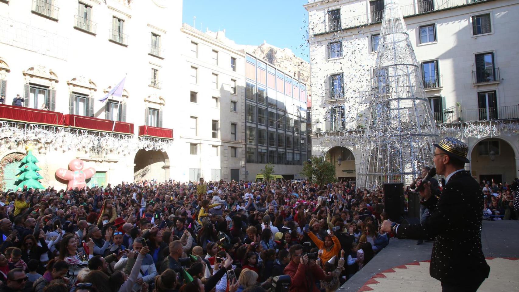 Alicante se prepara para celebrar la Nochevieja en la confluencia de Rambla y Portal de Elche