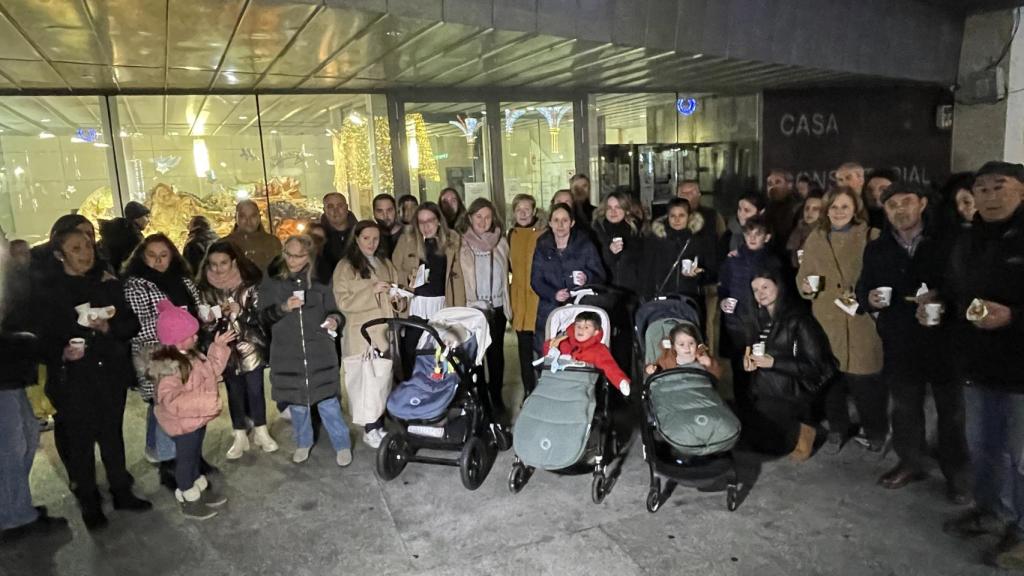 Participantes en la chocolatada navideña a favor de Manos Unidas en Guijuelo