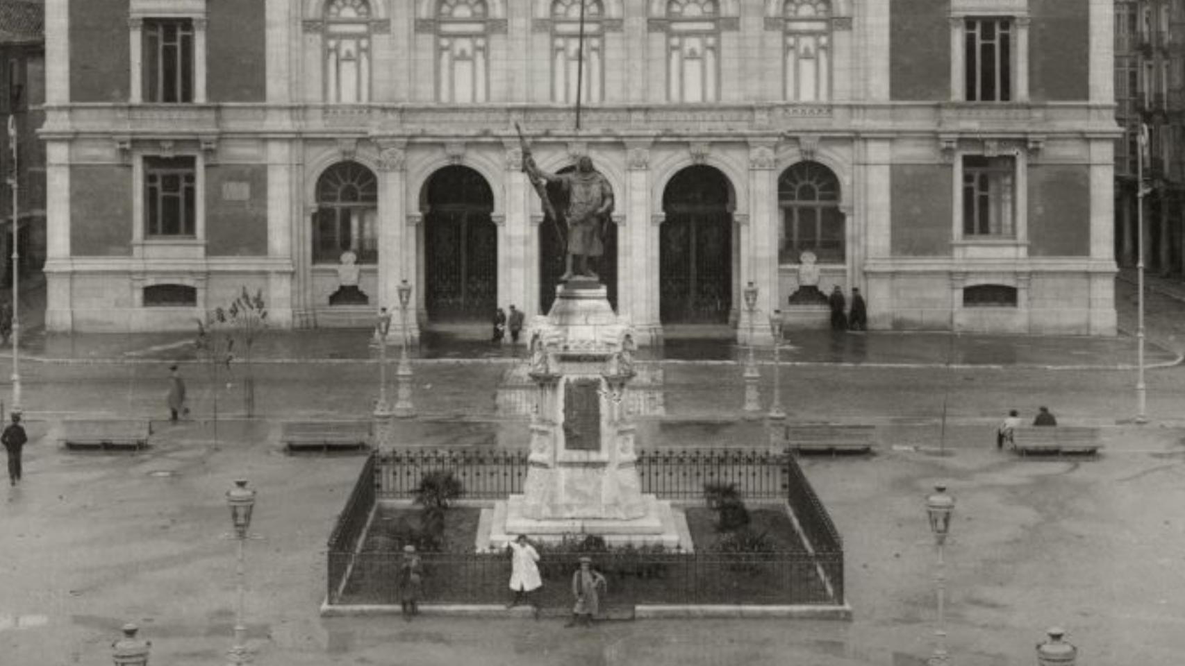 La estatua más icónica de Valladolid en el año 1910, siete años después de su descubrimiento.
