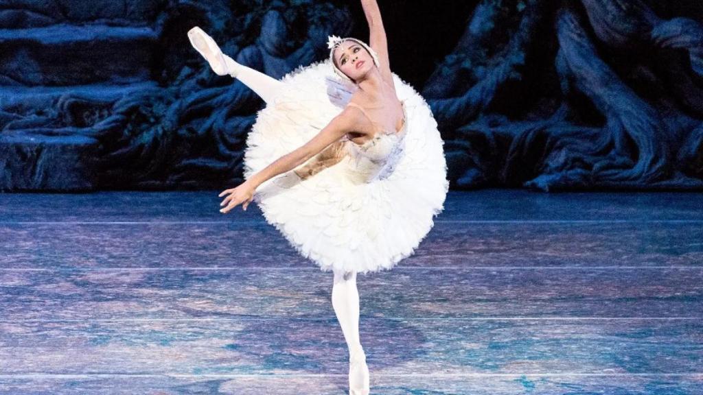 Misty Copeland en 'El lago de los cisnes'. Foto: QPAC