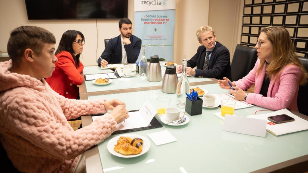 Los ponentes durante el conversatorio.